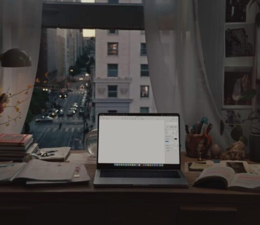 Apple célèbre la créativité avec une vidéo dédiée au Mac et à Jane Goodall apple celebre creativite video dediee mac jane goodall