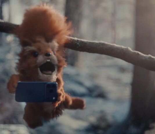 decouvrez nouvelle publicite musicale apple fetes critter carol