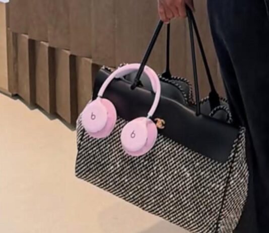 Lamine Yamal tease de nouveaux écouteurs Beats : un design inédit et une couleur rose lamine yamal tease nouveaux ecouteurs beats design inedit couleur rose