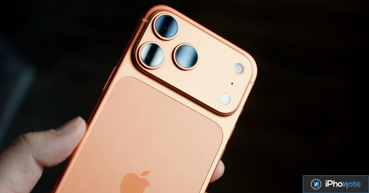 Dos arrière d’un iPhone doré avec triple caméra