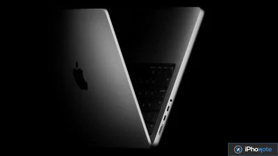 Deux MacBook Pro argentés en vue réduite