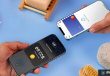 Deux iPhone réalisent un paiement sans contact rapproché