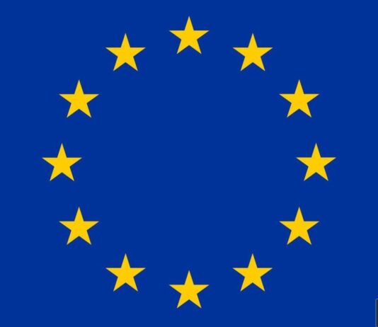 Drapeau de l’Union européenne avec étoiles jaunes