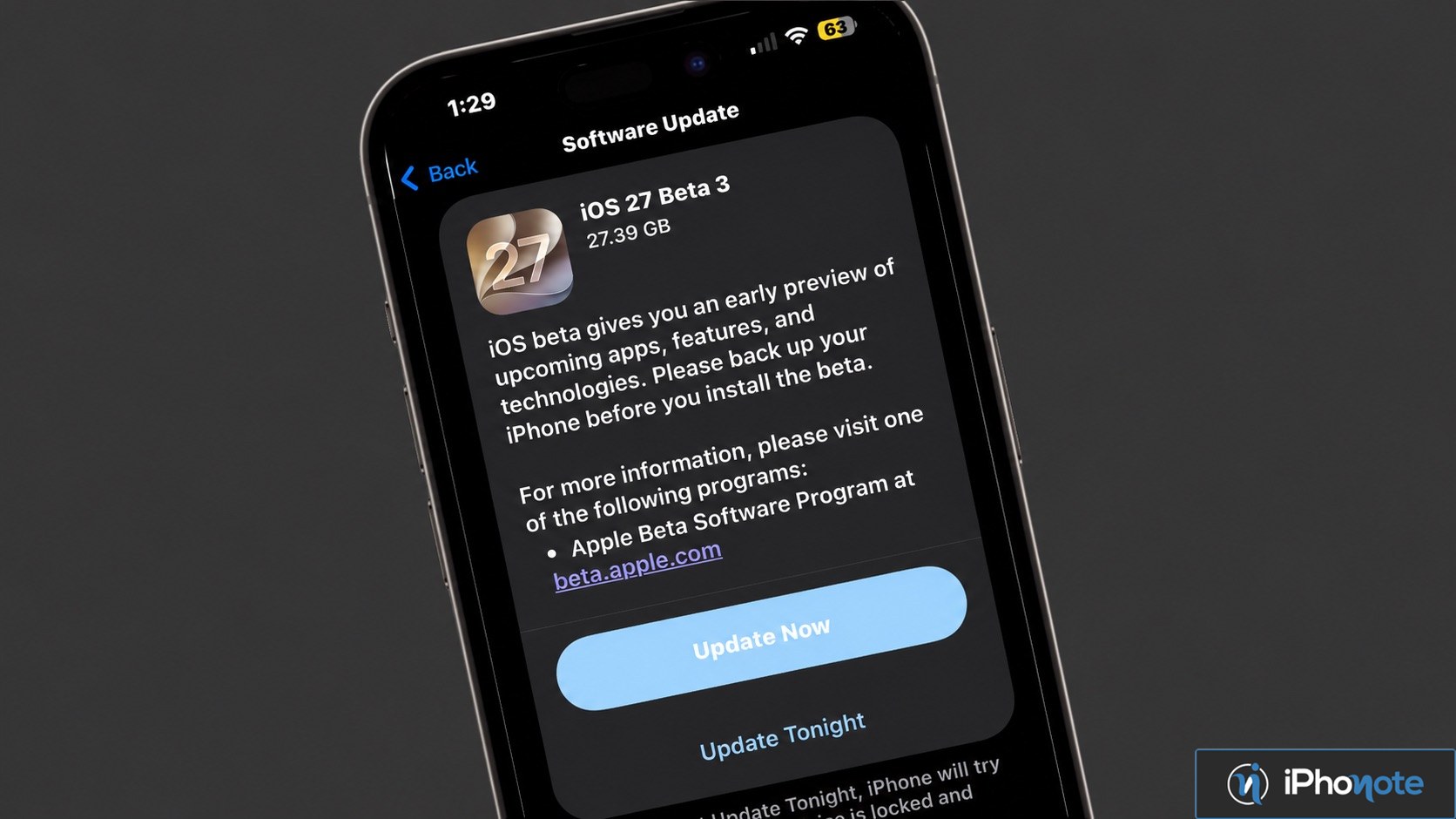 iPhone affichant la mise à jour iOS 27 beta 3