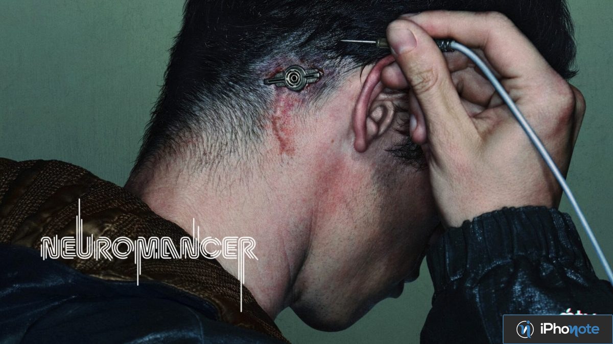 Personnage avec implant cybernétique à l’arrière de l’oreille