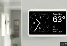 Rendu d’un écran connecté affichant horloge et météo