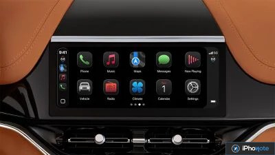 Écran central de voiture présentant les applications CarPlay Ultra