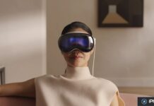 Une personne porte le casque Apple Vision Pro à domicile