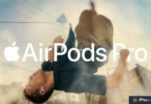 AirPods Pro portés par une personne dans une scène artistique