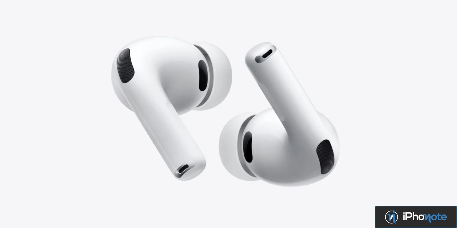Deux écouteurs AirPods Pro blancs vus sous un autre angle