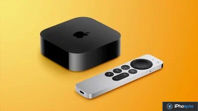 Apple TV noir et télécommande argentée sur fond orange