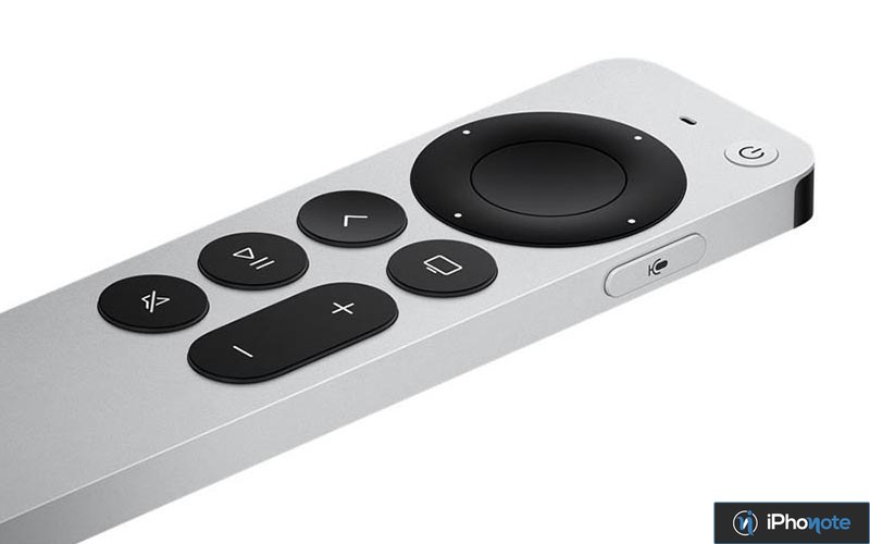 Télécommande Siri Remote argentée avec pavé tactile et boutons noirs