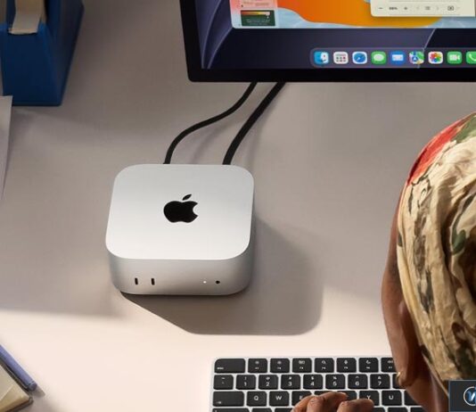 Mac mini M6 : 16 Go à 153 Go/s, 24 Go à 170 Go/s Mac mini posé sur un bureau devant un écran