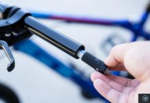 Apple Localiser : LÔC8 se cache dans un cintre de vélo Tracker cylindrique placé dans l’extrémité creuse d’un guidon